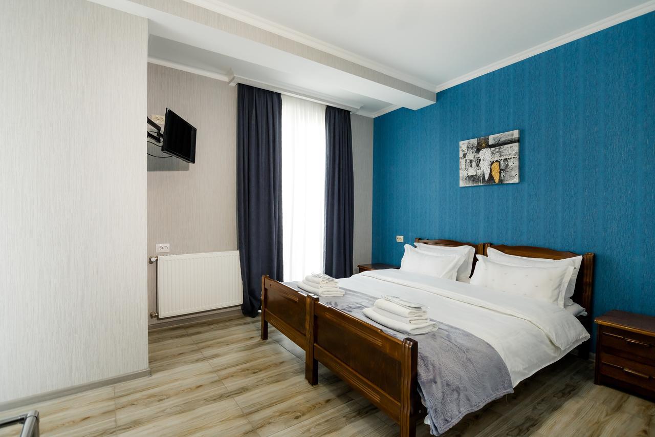 Big Family Guest House Tbilisi Exteriör bild